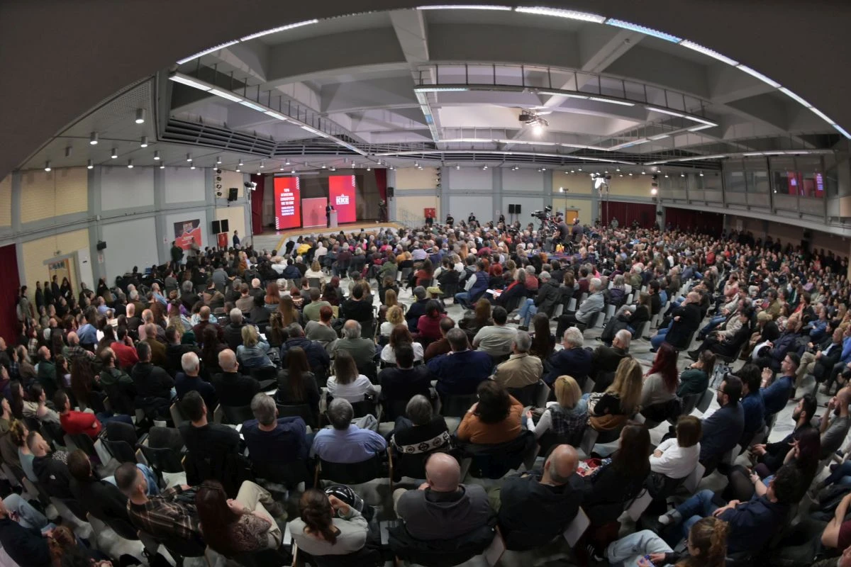 Στιγμιότυπο από την ομιλία του Δ. Κουτσούμπα στο ΣΕΦ