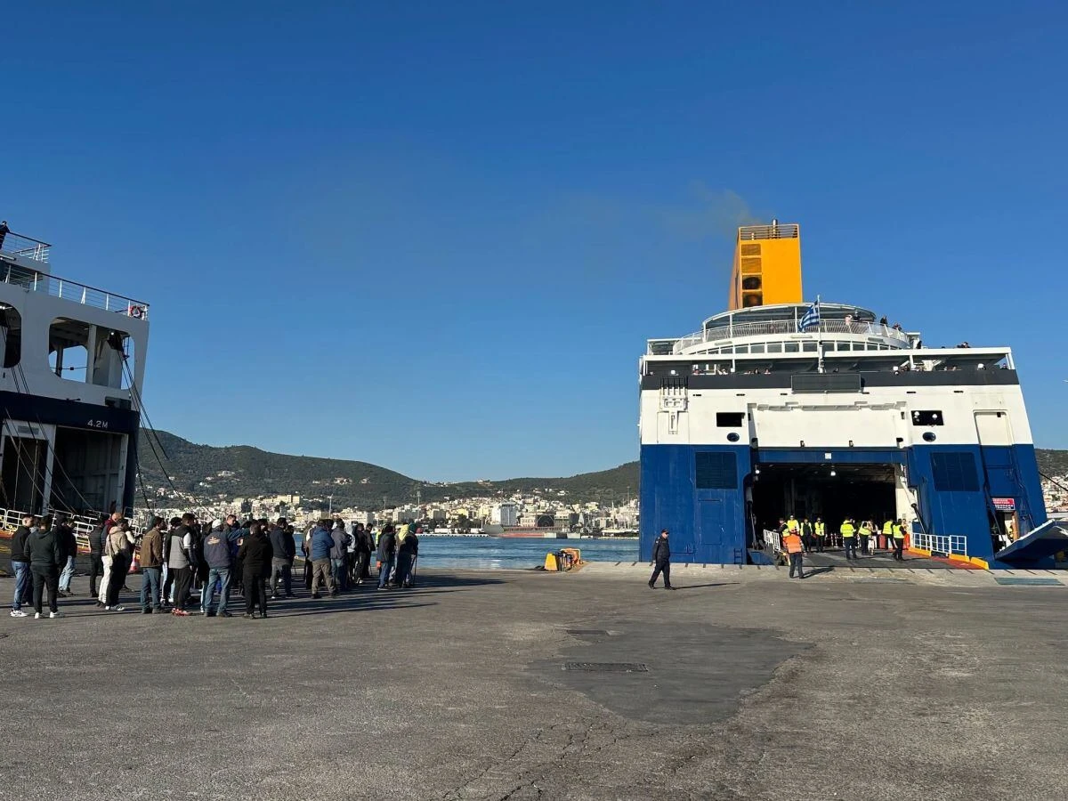 Φωτογραφία αρχείου από το λιμάνι της Μυτιλήνης - Πηγή: https://www.facebook.com/photo/?fbid=1394212739400157&set=pcb.1394213166066781