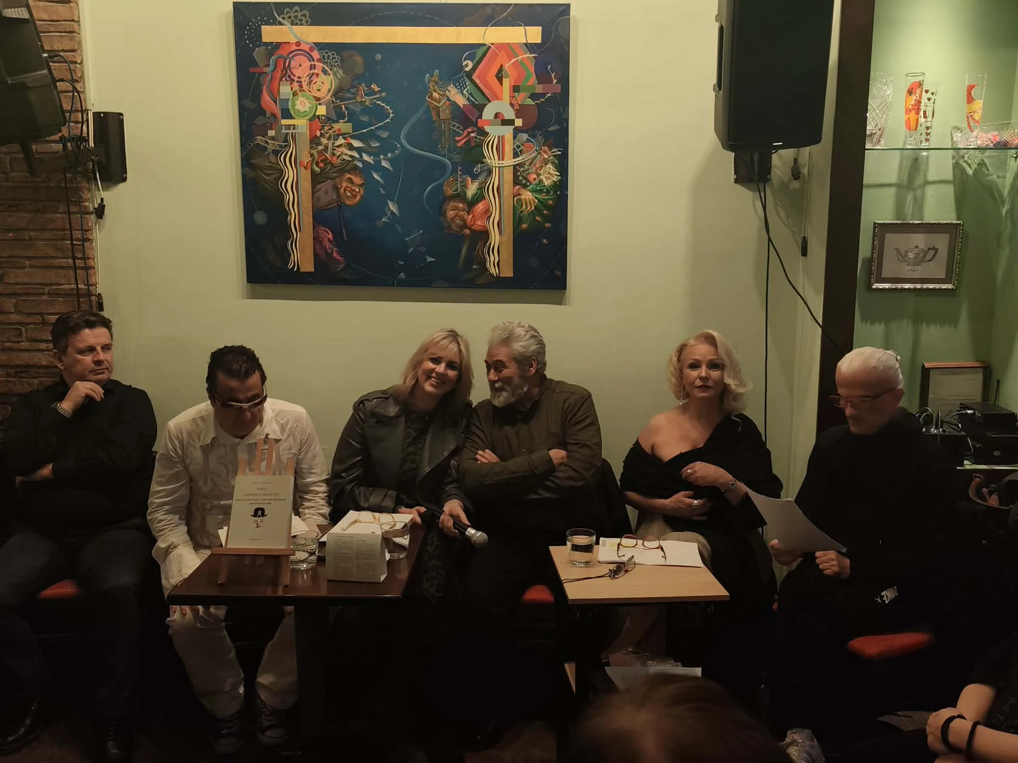 Από αριστερά, Τζων Μιχάλης, Κωνσταντίνος Ραβνιωτόπουλος, Φωτεινή Κατσάλη,  Σταύρος Παρχαρίδης, Βάσω Δήμογλου, Νίκος Ζώκας