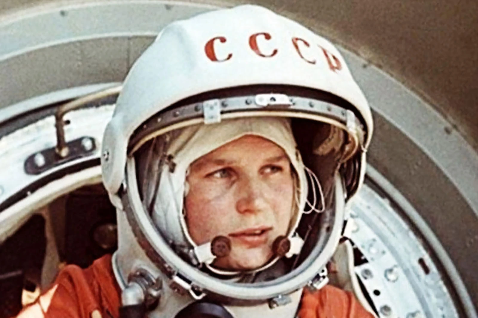 yuri-gagarin-helmet.jpg