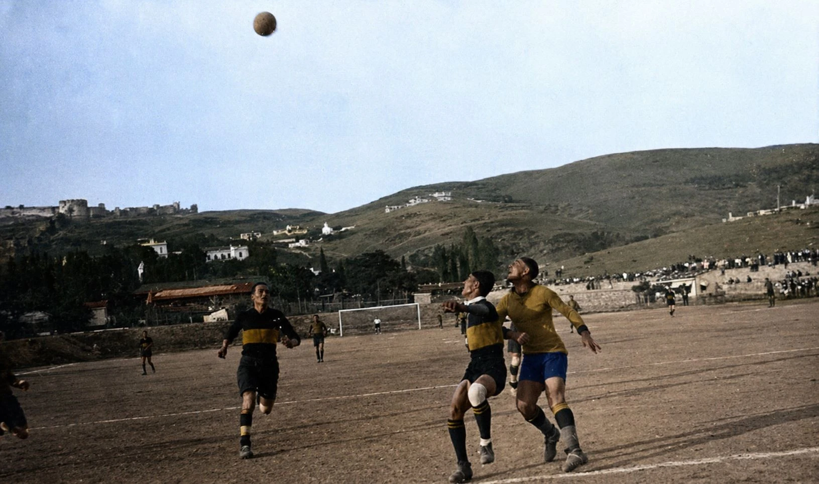 Αύγουστος 1925: Άρης - ΠΑΟΚ παιχνίδι για τα κίτρινα χρώματα. Γήπεδο Ηρακλή (Χημείο ΑΠΘ) - Κέρδισε ο Άρης και ο ΠΑΟΚ πήρε τα ασπρόμαυρα.