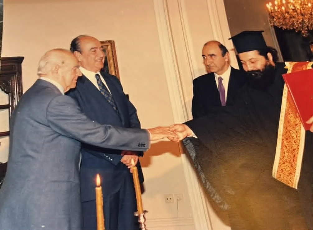 Με τον Πρόεδρο της Δημοκρατίας Κωνσταντίνο Καραμανλή και τον πρωθυπουργό Κωνσταντίνο Μητσοτάκη κατά την ορκωμοσία του ως υπουργός Γεωργίας το Δεκέμβριο του 1992