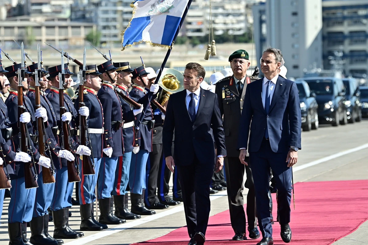 mitsotakis-macron-JYkYr.jpg?v=0