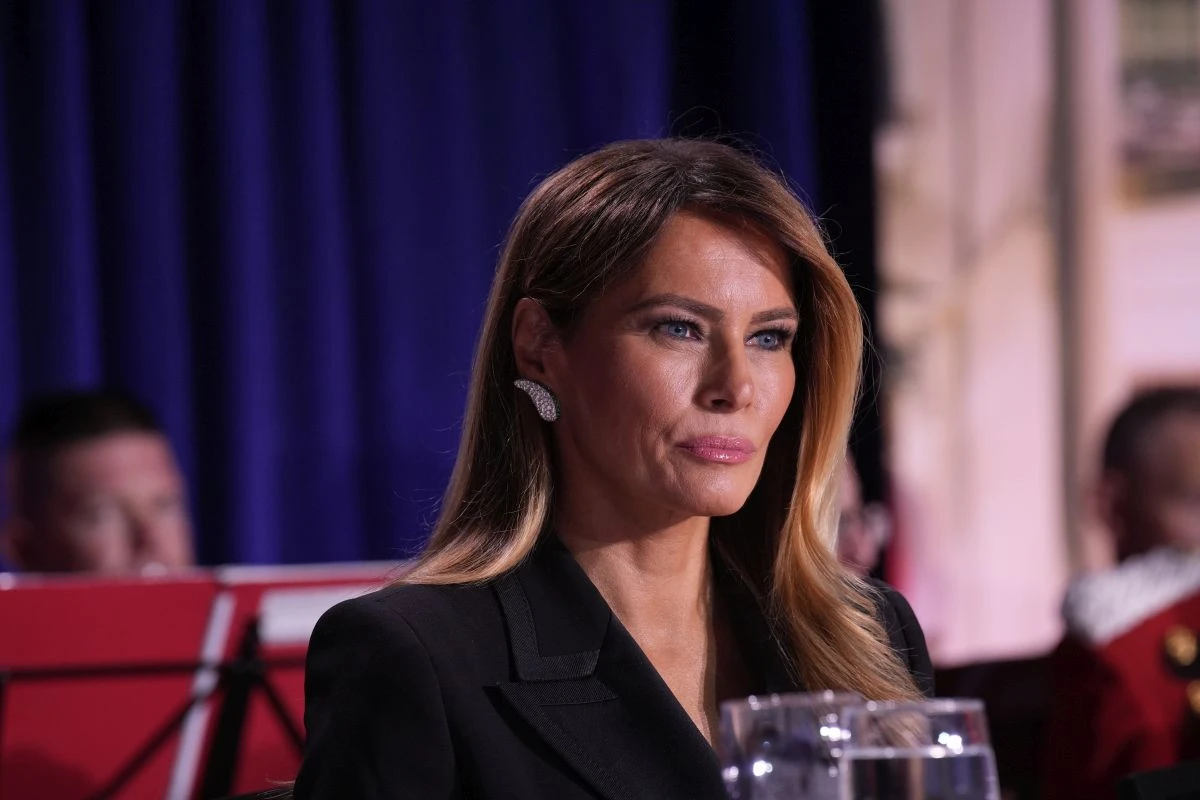 trump-deipno-antapokriton-aprilios-2026-0441.jpg?v=0
