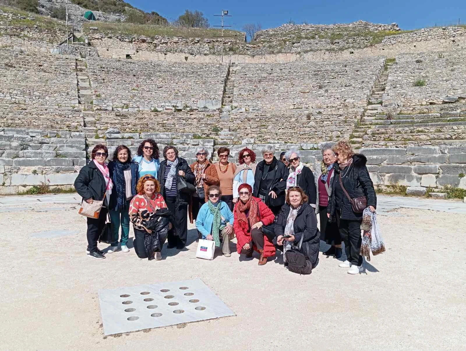 Μέλη των ΚΑΠΗ Θεσσαλονίκης στο Αρχαίο Θέατρο Φιλίππων