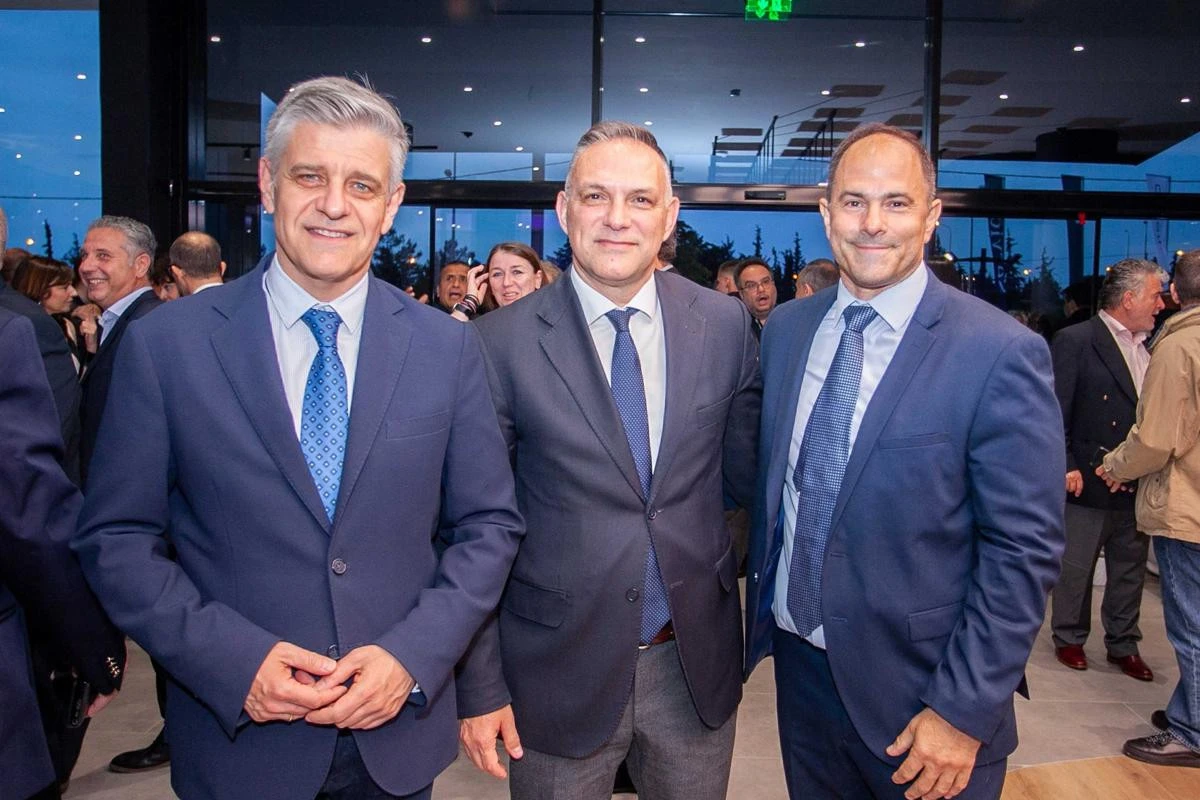 Ο&nbsp;Αντιπεριφερειάρχης Μ.Ε. Θεσσαλονίκης κ. Γιουτίκας, ο&nbsp;Στράτος Εμμανουήλ&nbsp;Store Manager&nbsp;της&nbsp;Northern Star,&nbsp;και ο&nbsp;Γιώργος Παγιατάκης Εμπορικός Διευθυντής της Lamda Star