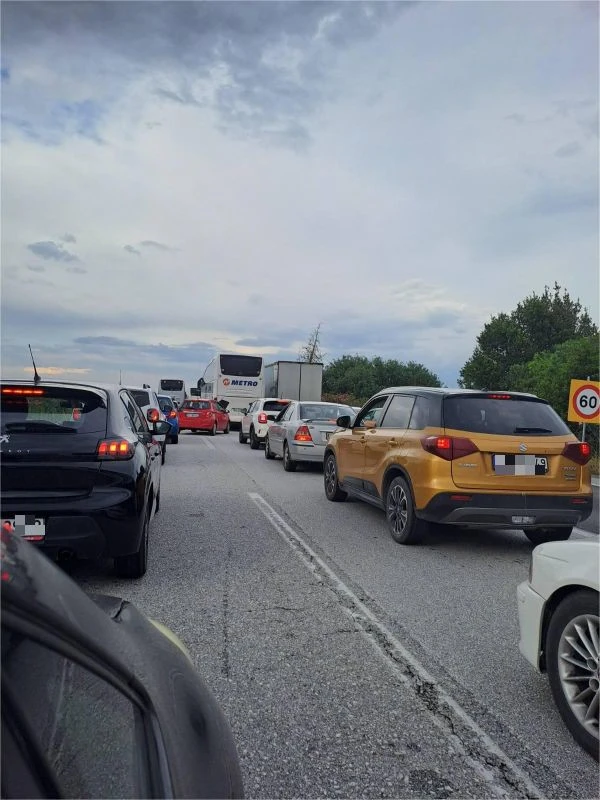 Εικόνα με το μποτιλιάρισμα στην είσοδο της Θεσσαλονίκης επί της Εγνατίας Οδού