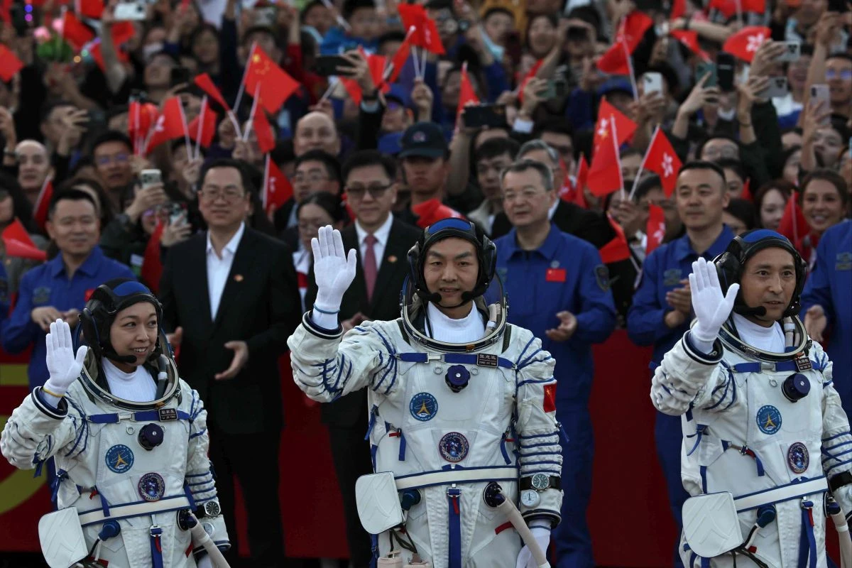 shenzhou-23-diastima-selini-ektoxeusi-kina-china-maios-20260441.jpg?v=0