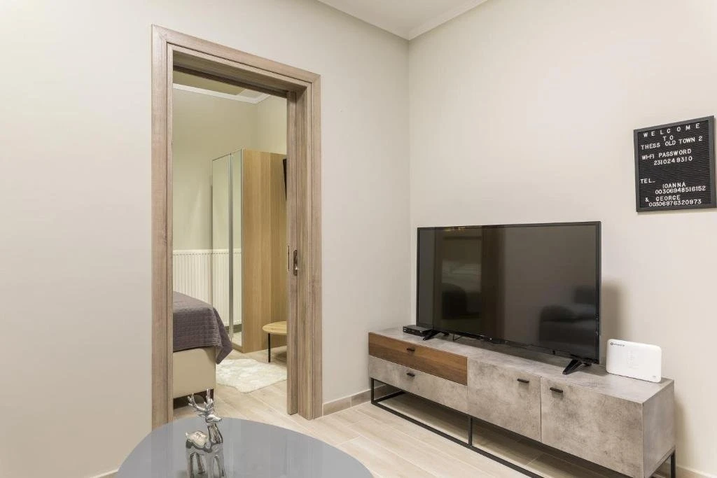 stay-in-thess-6.jpg?v=0