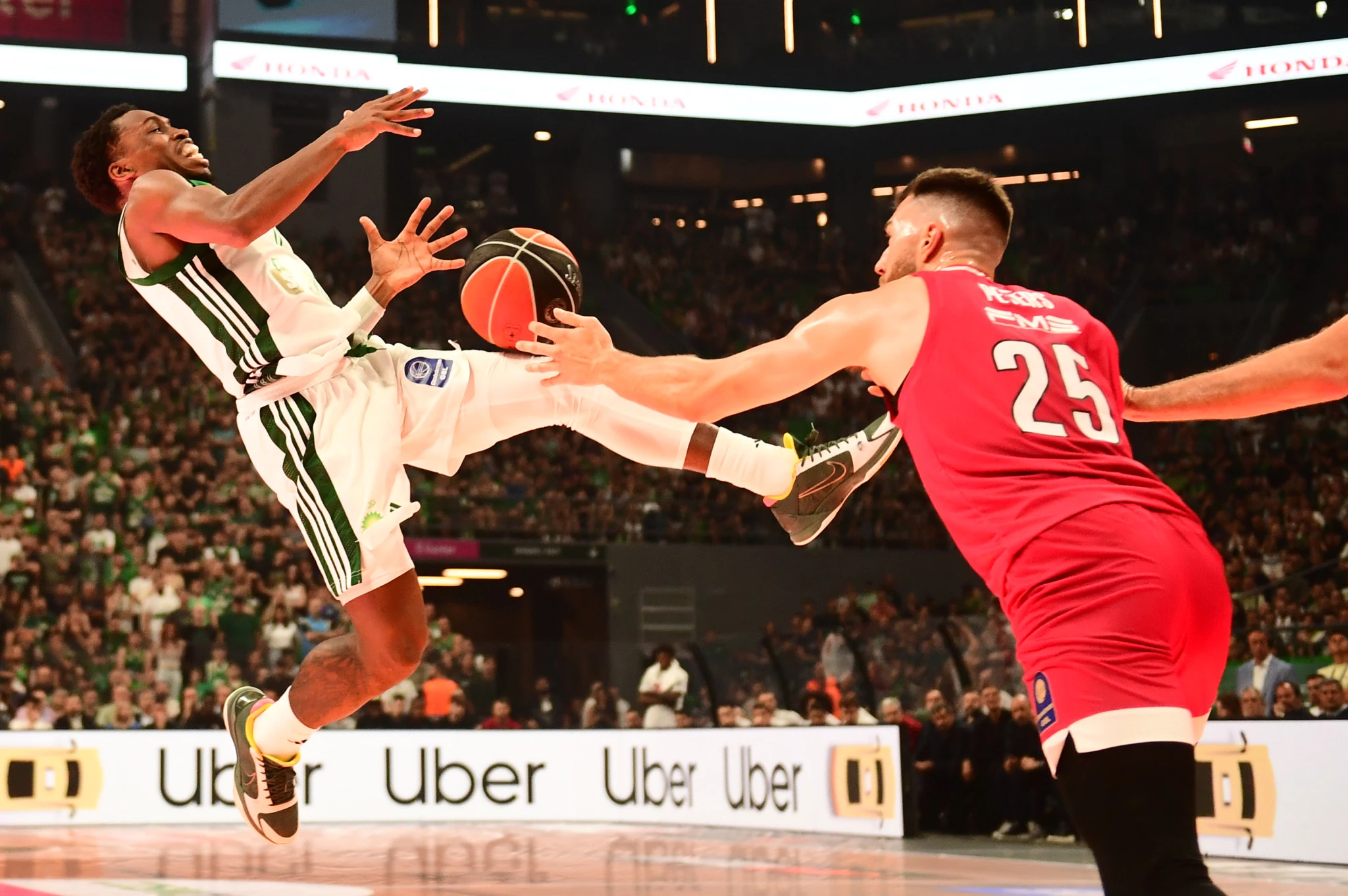 basket-panathinaikos-olympiakos-shorts.jpg
