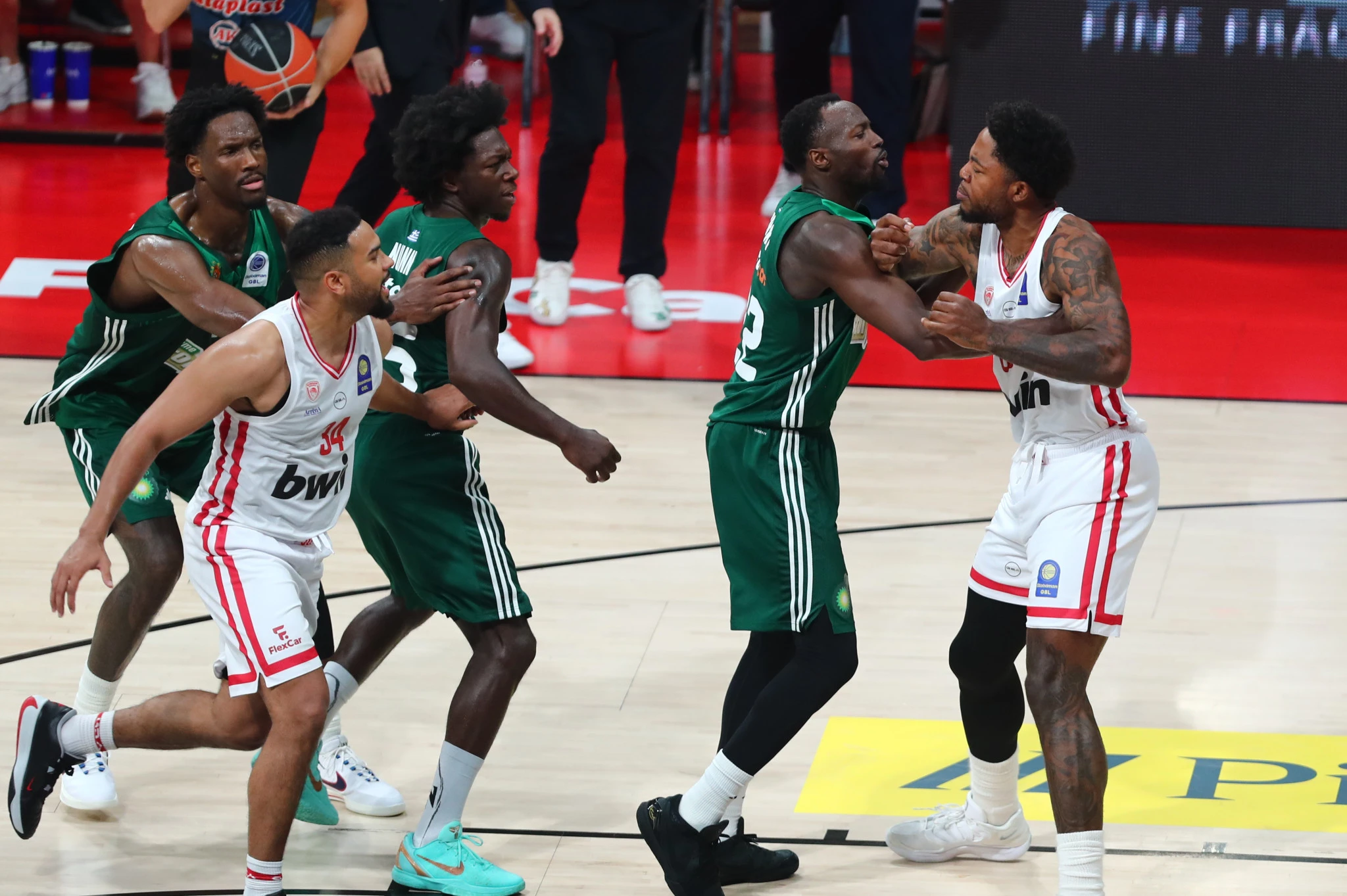 basket-olympiakos-panathinaikos-jones-nunn.jpg?v=0