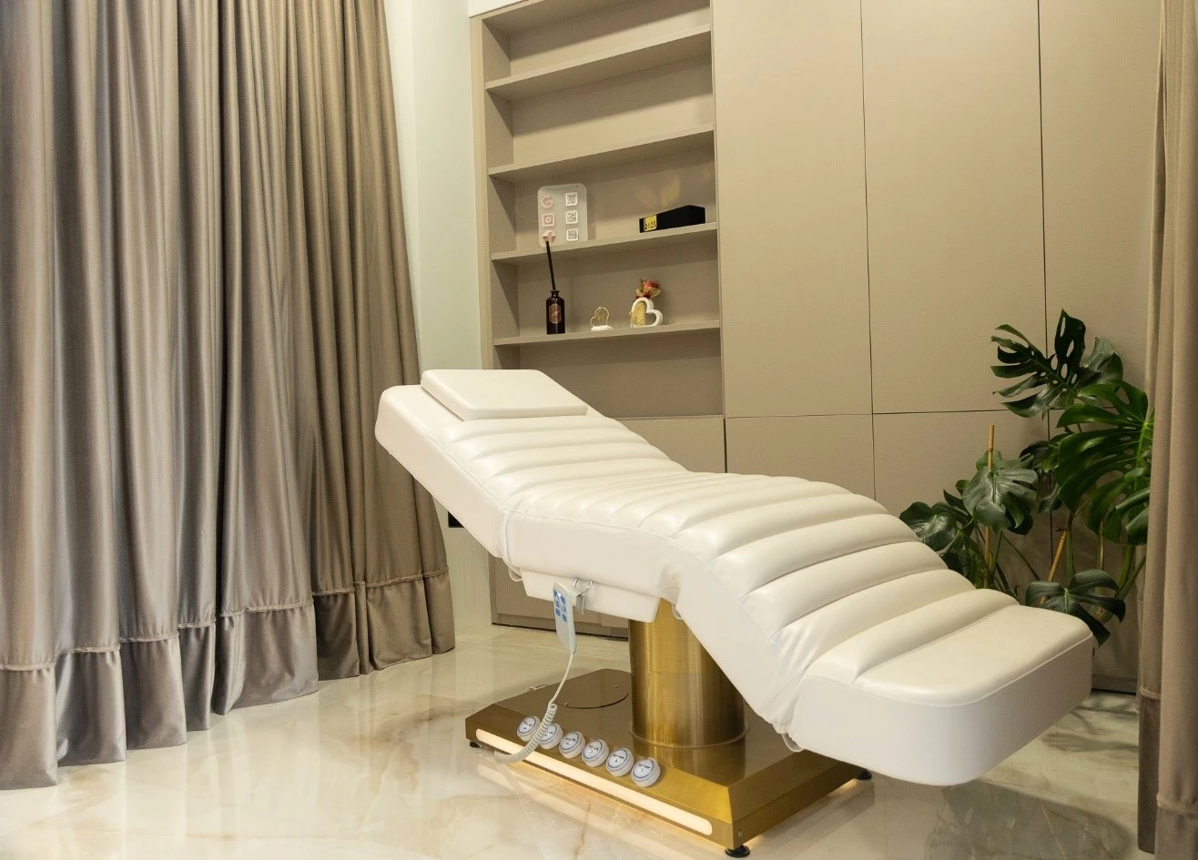 exclusive-beauty-specialist-15.jpg?v=0
