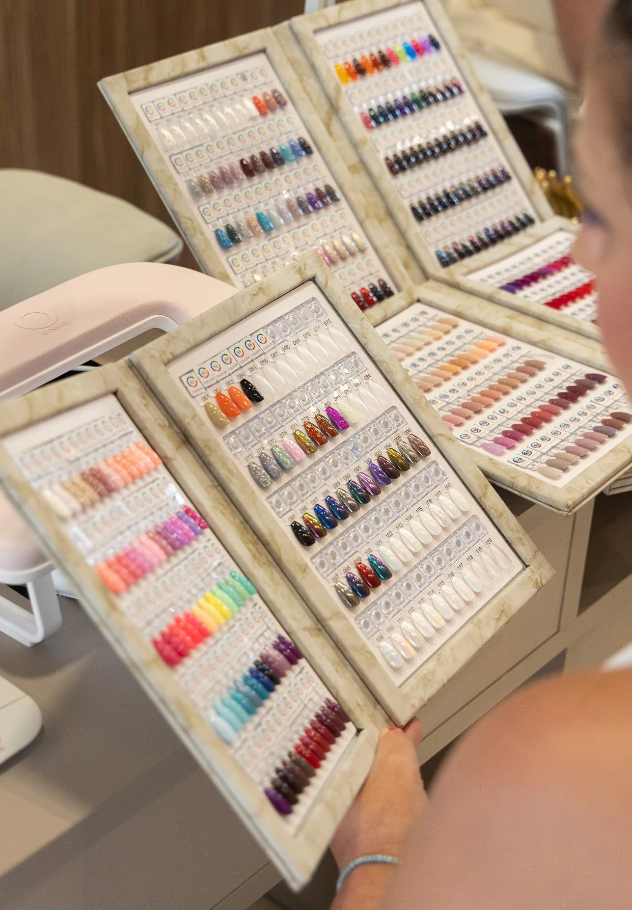 exclusive-beauty-specialist-24.jpg?v=0