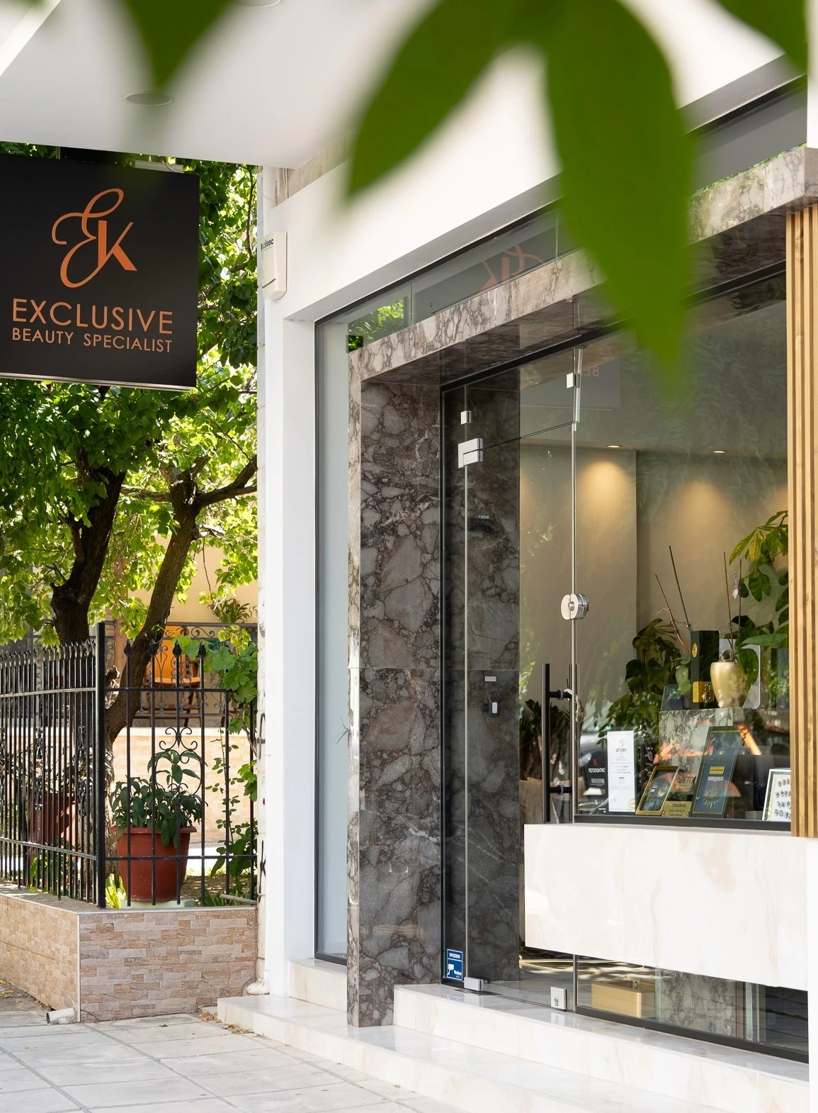 exclusive-beauty-specialist-25.jpg?v=0