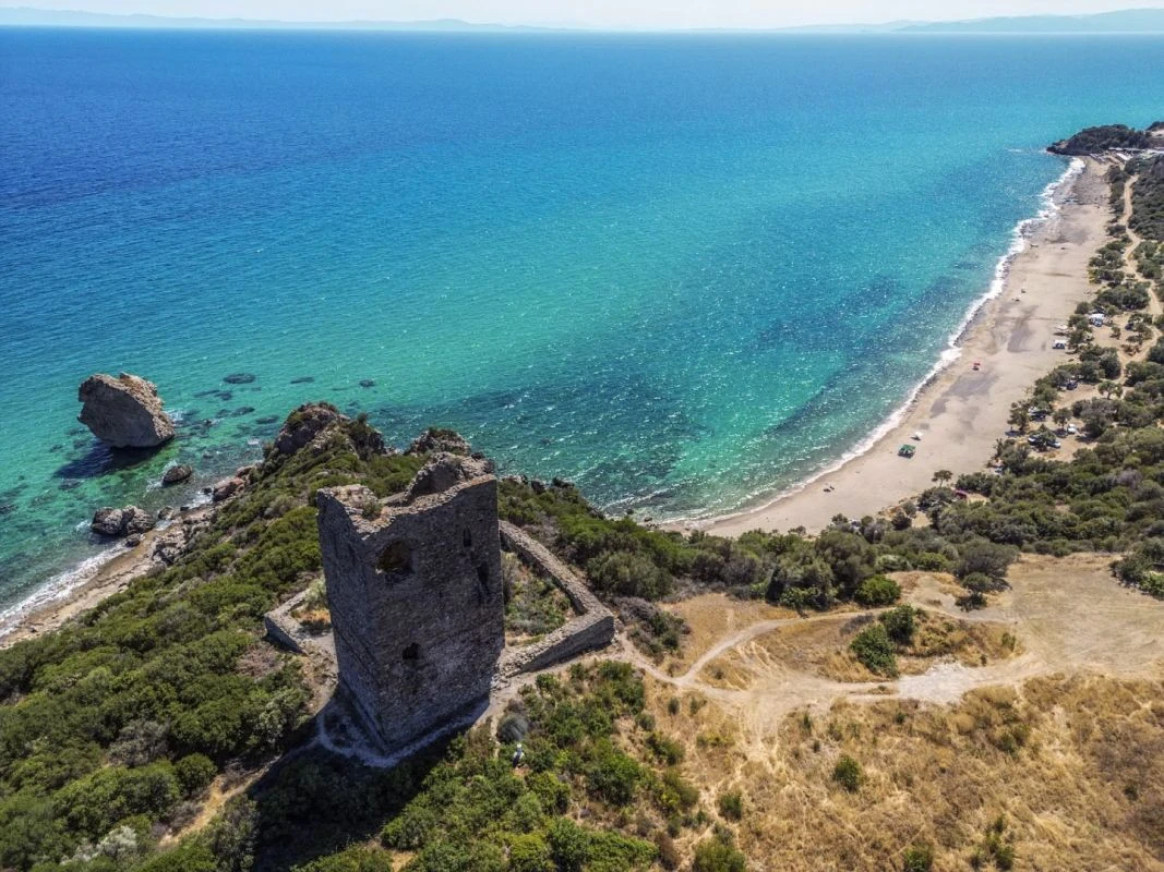 Η παραλία του πύργου της Απολλωνίας