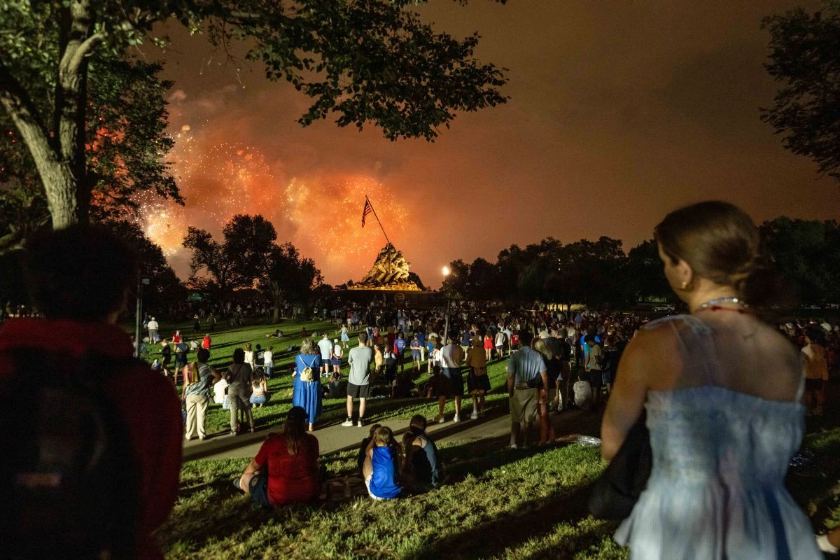usa-ameriki-eortasmoi-trump-kosmos-4th-july-iouliou-2026401.jpg?v=0