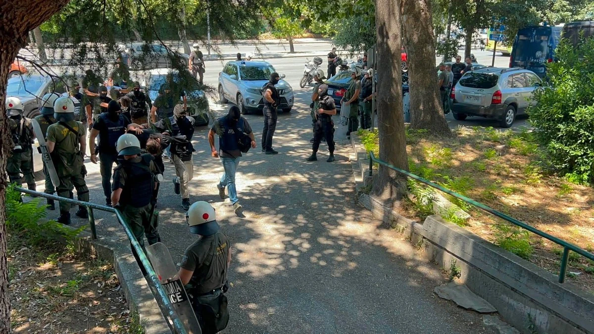 katigoroumenoi-gazakia4.jpg