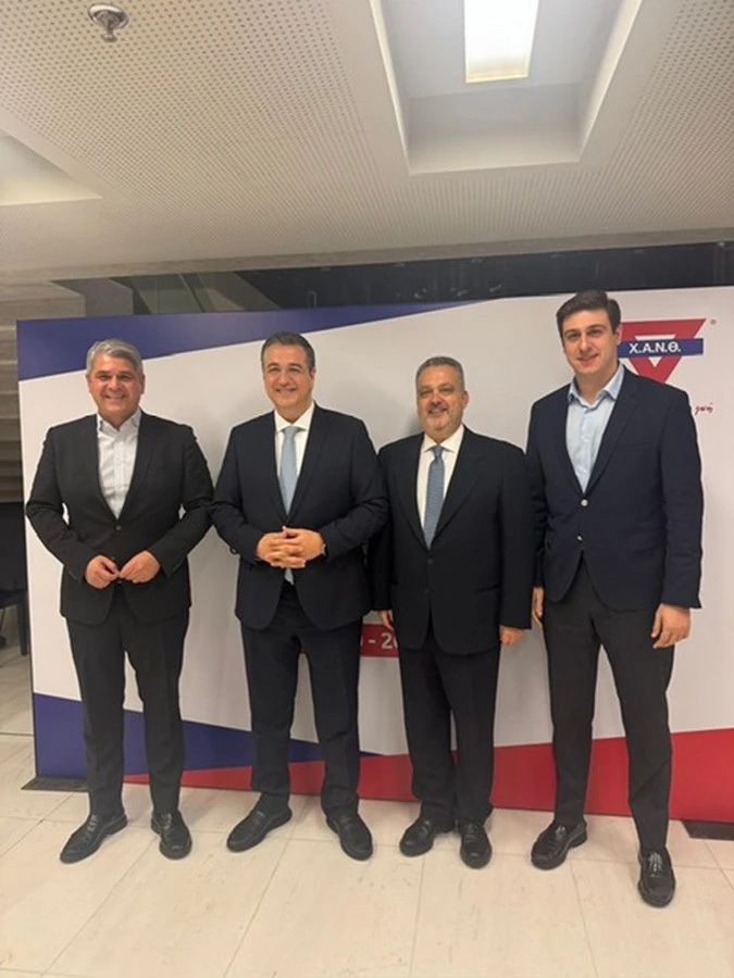 Σε εκδήλωση της ΧΑΝΘ, μαζί με τον Θάνο Μπέγκα, τον Απόστολο Τζιτζικώστα και τον Γιάννη Σωσσίδη.