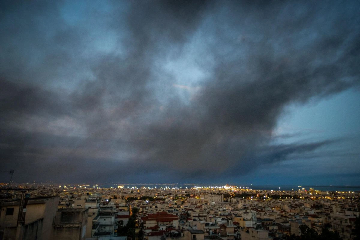 Βασίλης Βερβερίδης / Eurokinissi.gr Το τοξικό νέφος πάνω από τη Θεσσαλονίκη