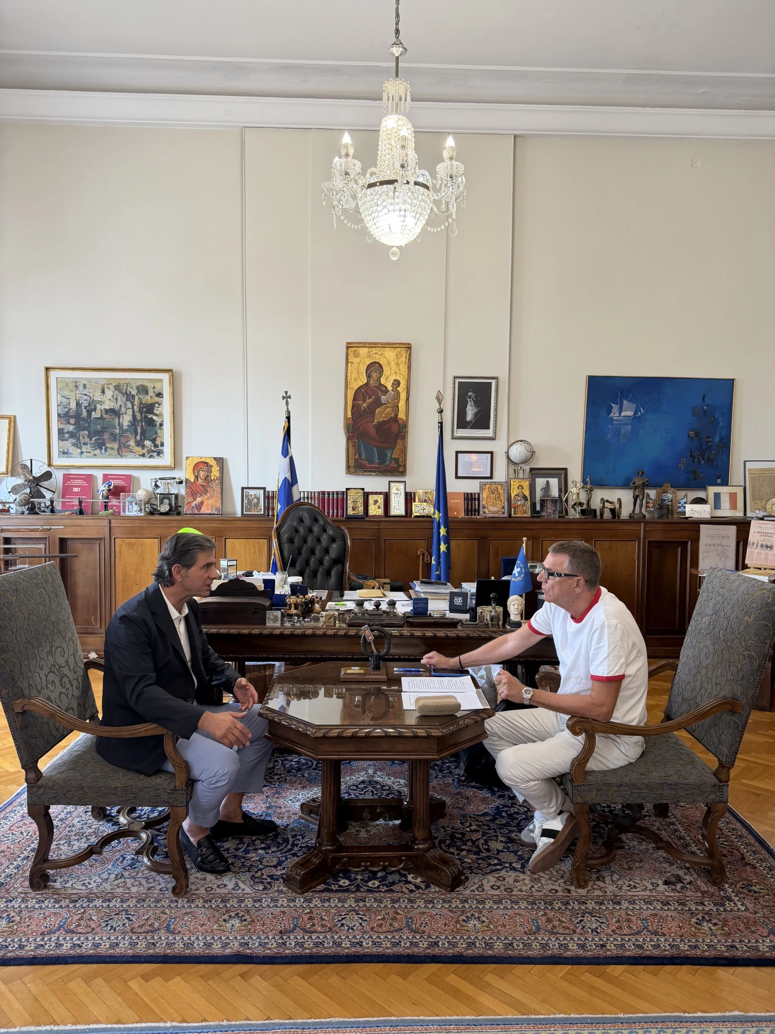 Ο Κώστας Γκιουλέκας με τον δημοσιογράφο της&nbsp;«ΜτΚ» Νίκο Οικονόμου στο ΥΜΑΘ