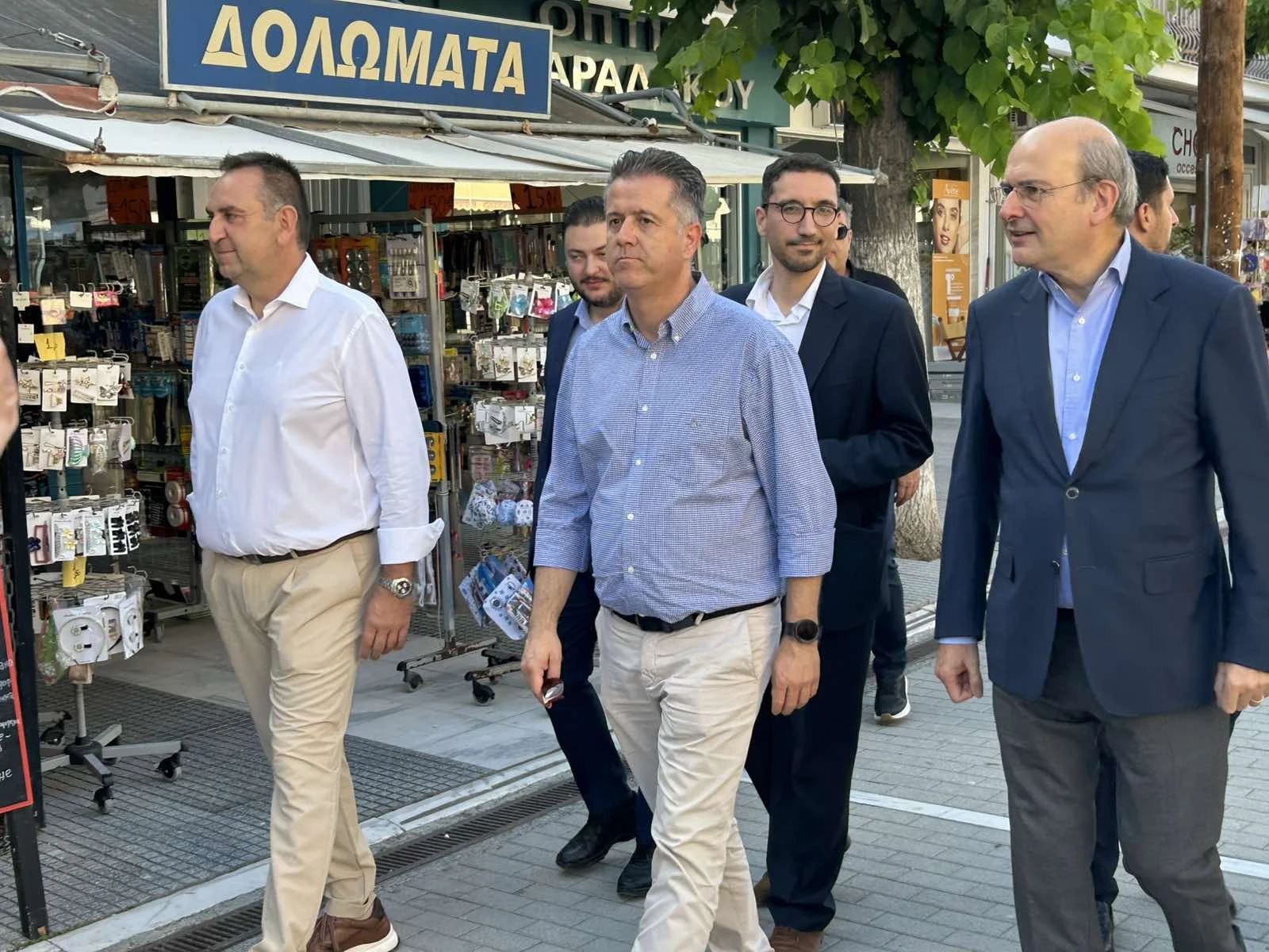 Με τον αντιπρόεδρο της κυβέρνησης Κωστή Χατζηδάκη και τον σημερινό αντιπεριφερειάρχη Χαλκιδικής Γιάννη Κουφίδη σε περιοδεία στην Ν. Καλλικράτεια