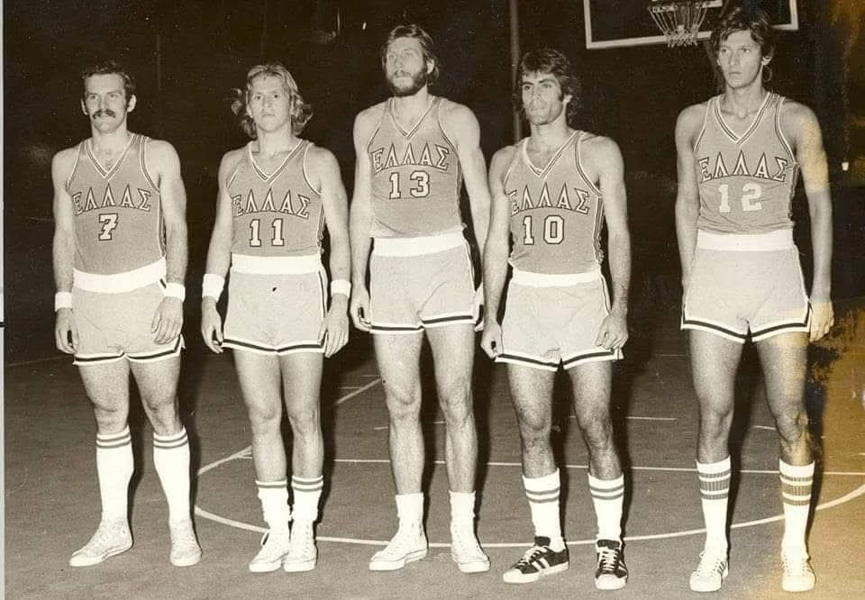 Μια πεντάδα Εθνικής στο Καλλιμάρμαρο το 1975 στο πλαίσιο του Διηπειρωτικού πριν από αγώνα με τις Η.Π.Α.