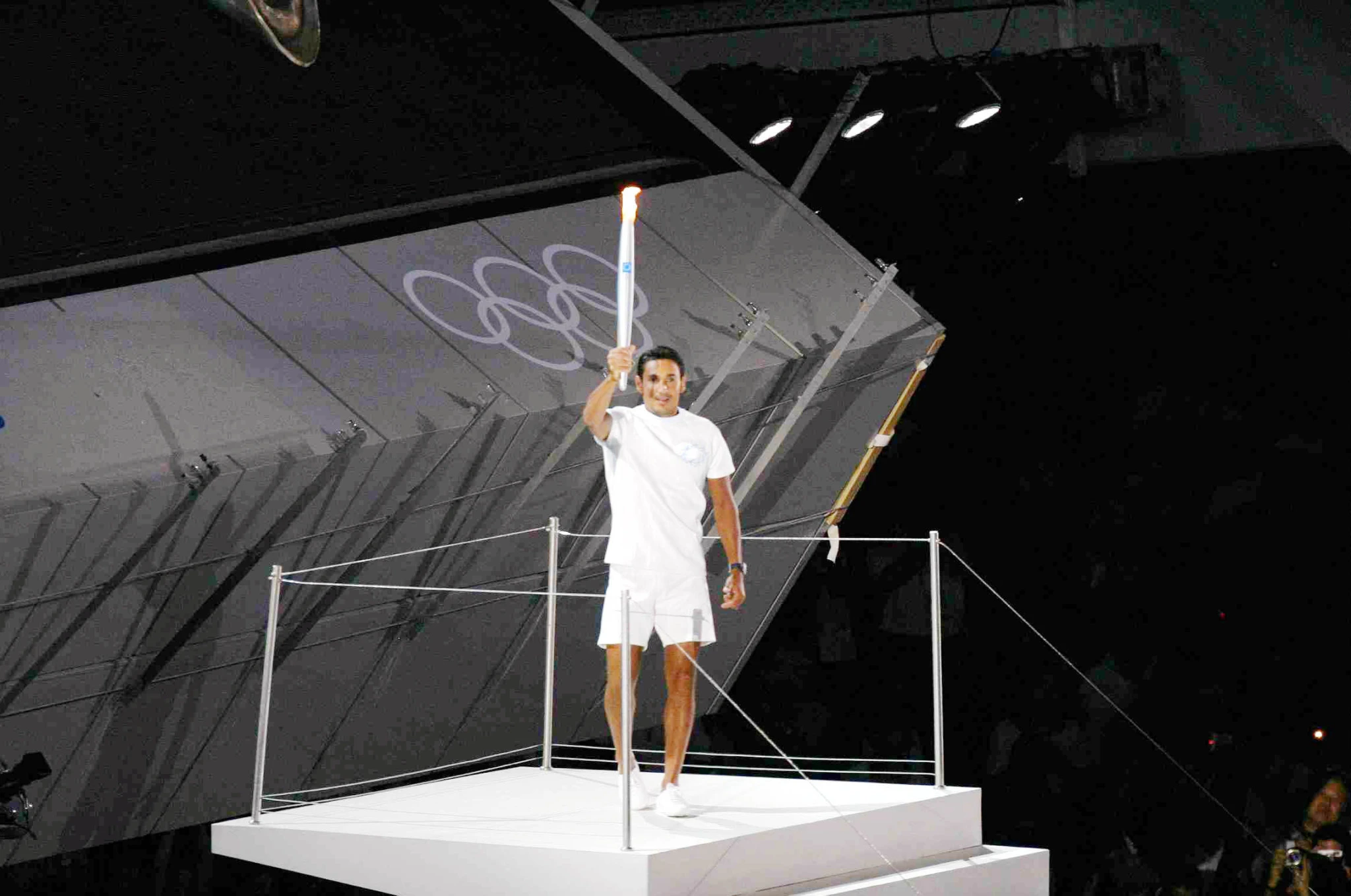 olympiakoi-athina-2004-teleti-enarxis-nikolas-kaklamanakis.jpg
