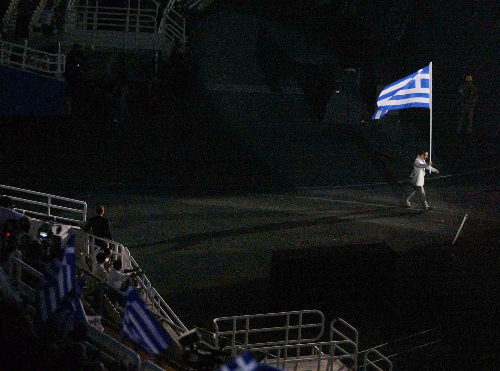 olympiakoi-athina-2004-teleti-enarxis-pyrros-dimas.jpg