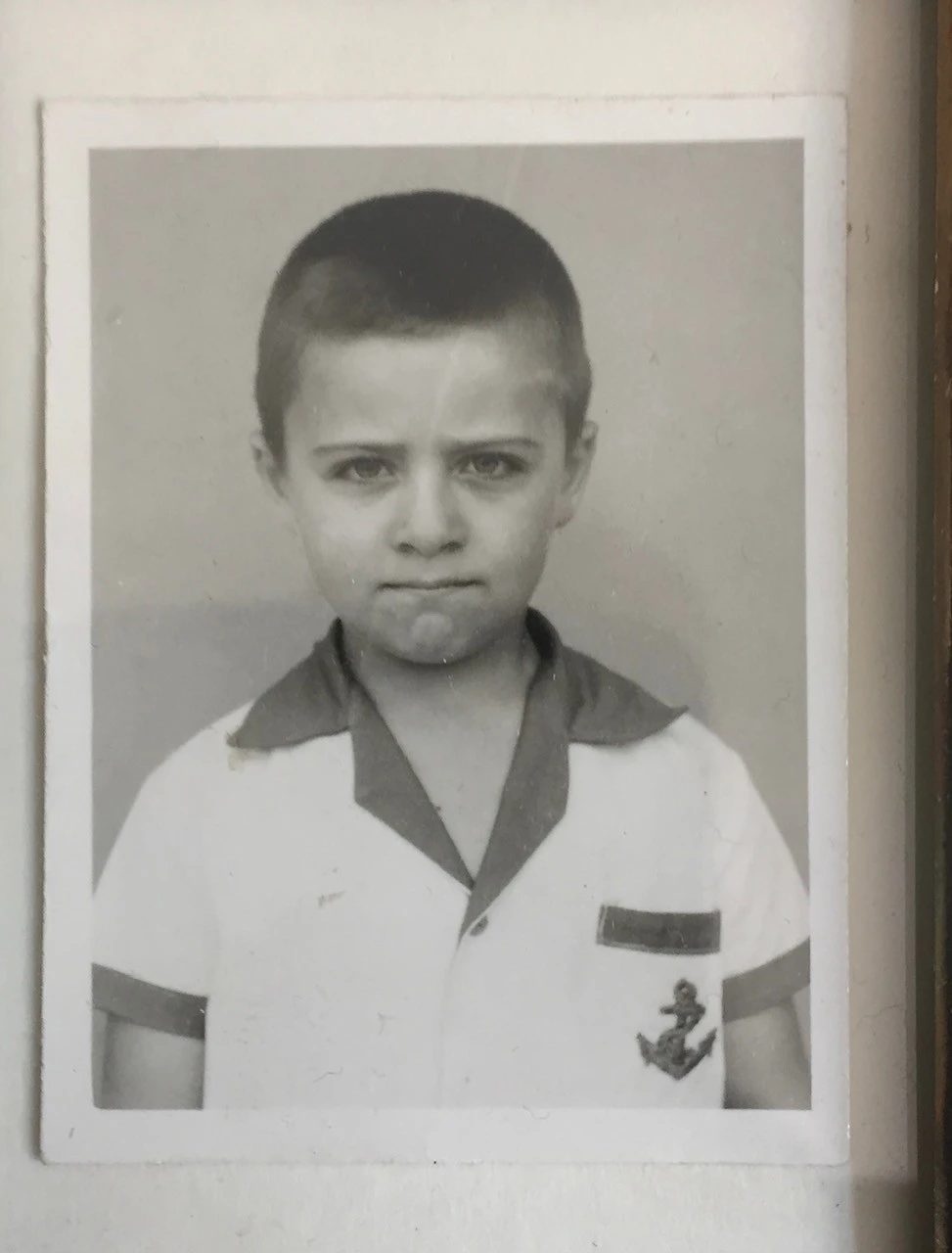 Σε ηλικία 6 χρονών στο Αιγίνιο
