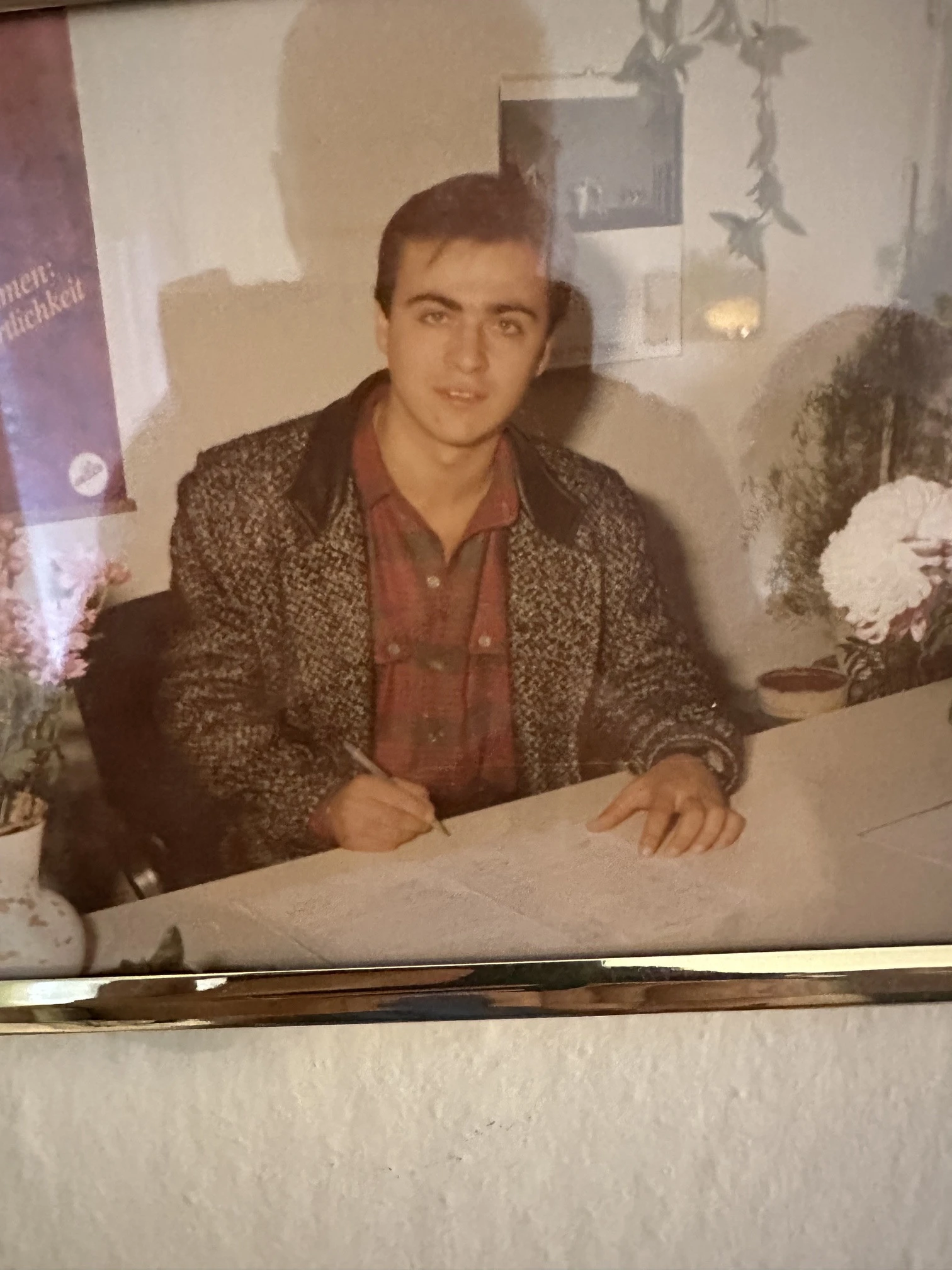 Υπογράφοντας το πτυχίο ως Πολτικός Μηχανικός στο Πολυτεχνείο του ΑΠΘ το 1986