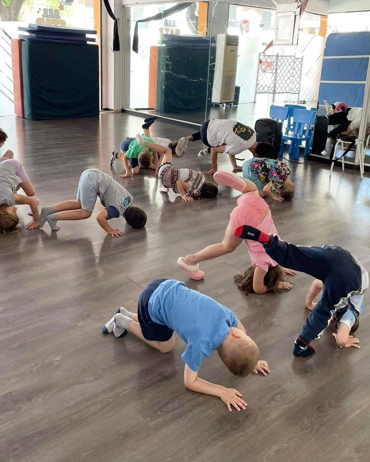 <b>BREAKDANCE</b>