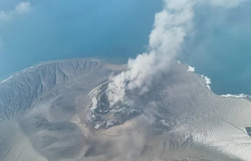 indonesia-mount-anak-krakatau-volcano.jpg