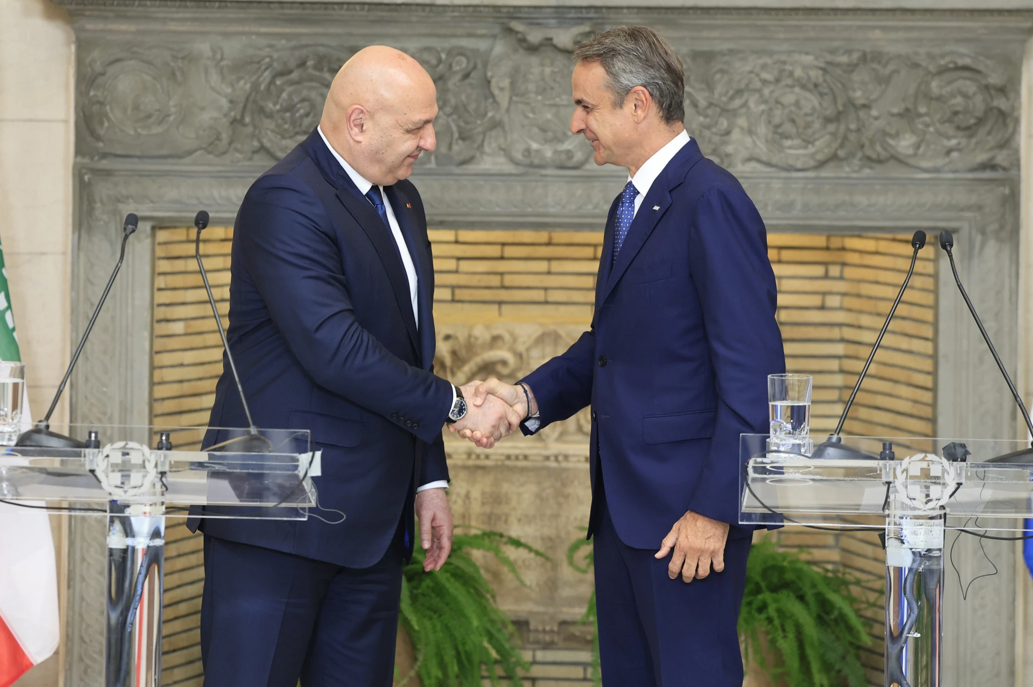 mitsotakis-aoun-3.jpg?v=0