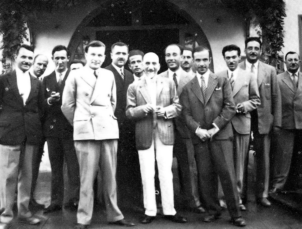 Εγκαίνια του 1926, με τον Νικόλαο Γερμανό (διακρίνεται στη μέση με το άσπορ παντελόνι)