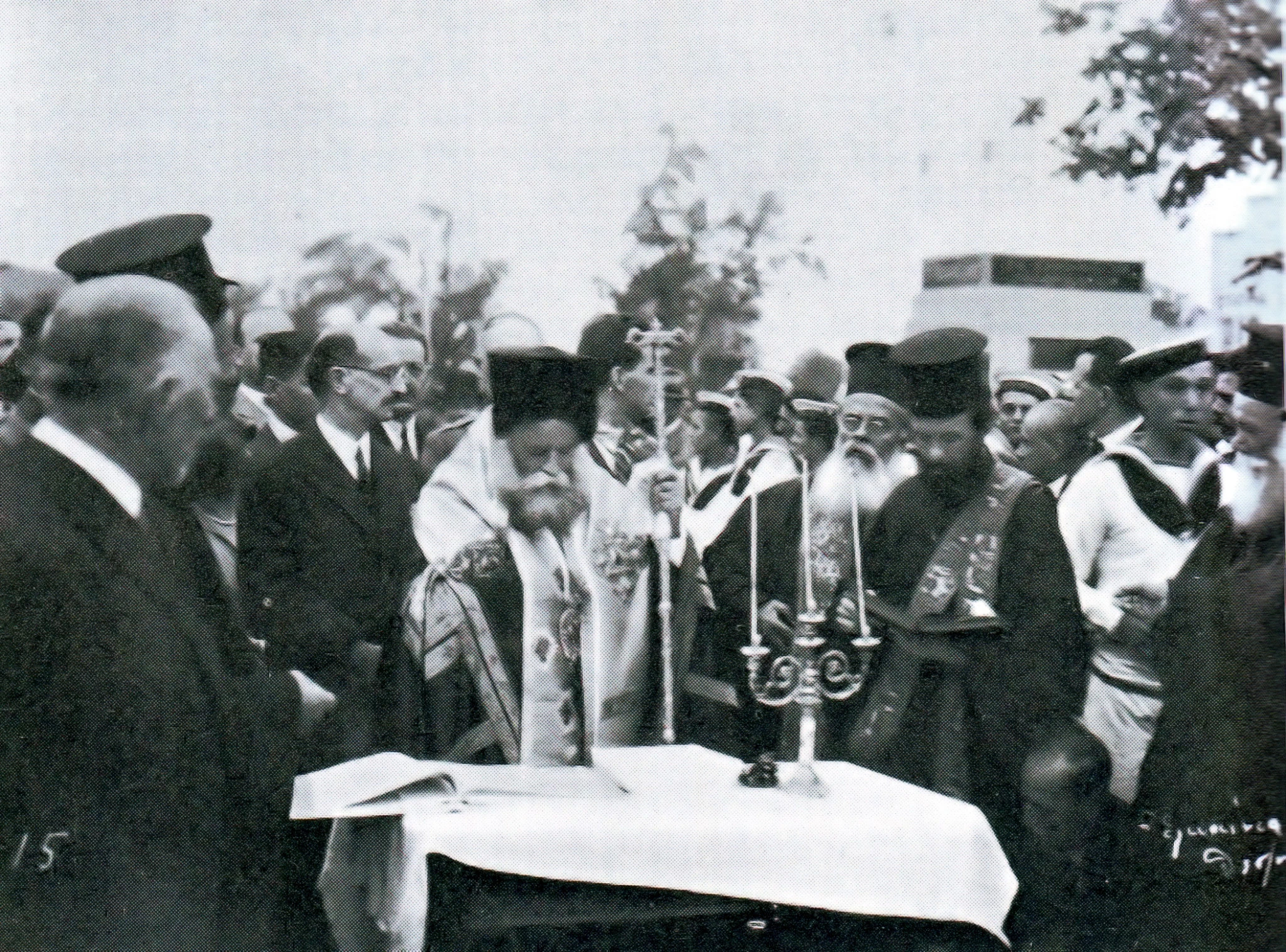 Αγιασμός στα πρώτα εγκαίνια του 1926 από τον Μητροπολίτη Θεσσαλονίκης Γενάδιο