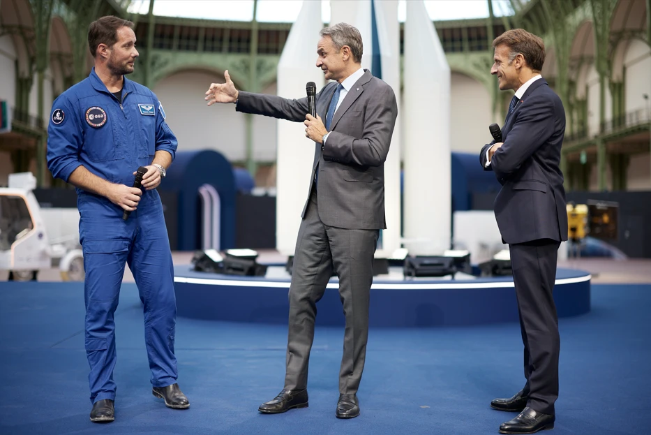 mitsotakis-france-nasa-2.png?v=0