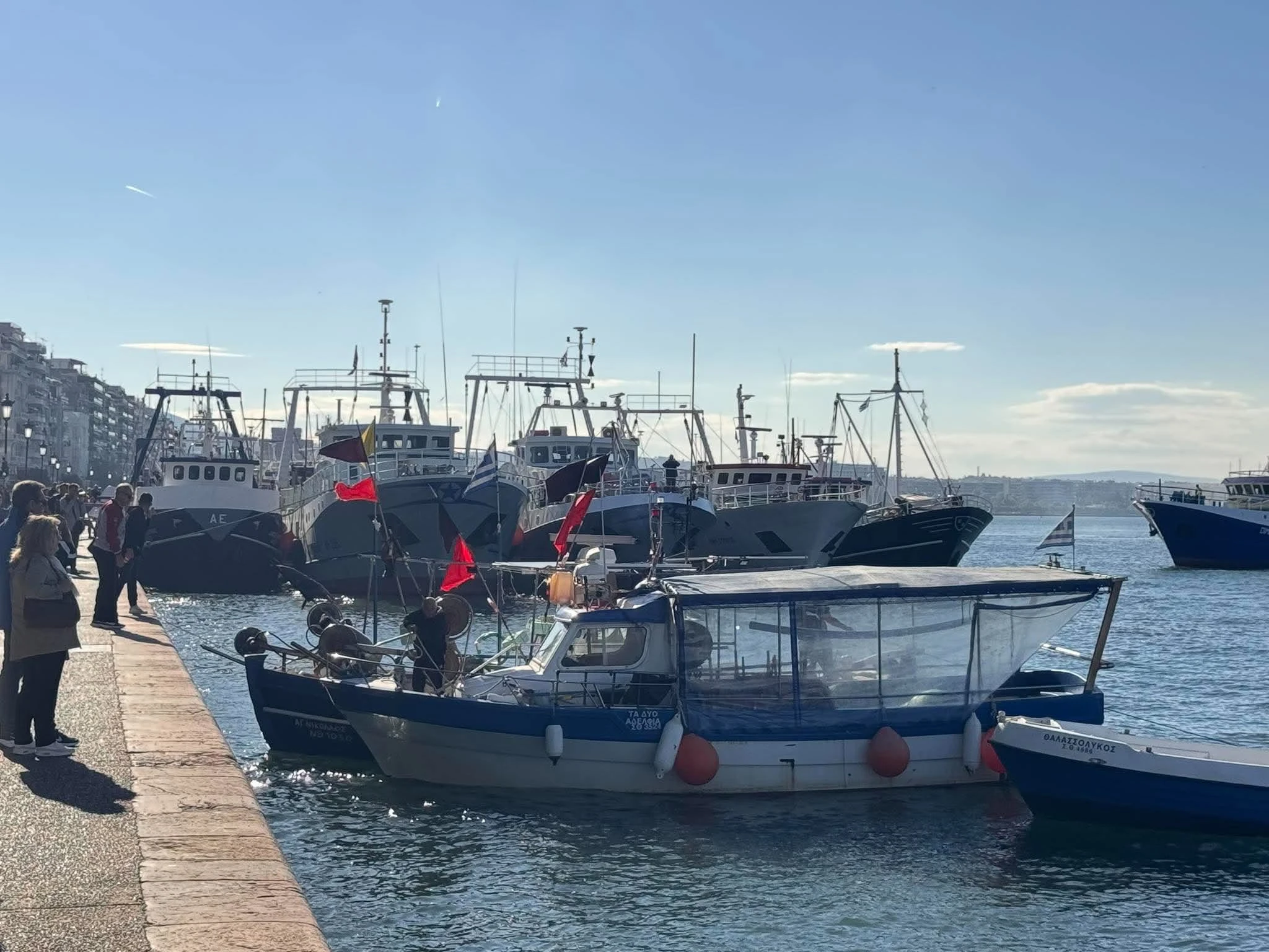 Οι αλιείς στην Παλαιά Παραλία - Φωτογραφίες: Eurokinissi.gr