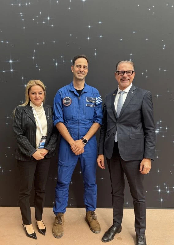 solomonidi-golemis-diastima-astronautes-2026-330381.jpg