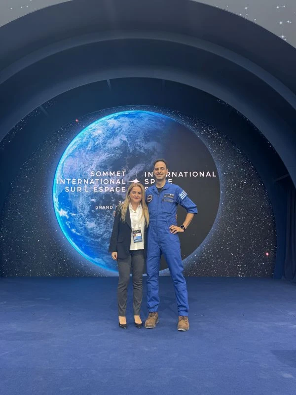 solomonidi-golemis-diastima-astronautes-2026-330401.jpg?v=0