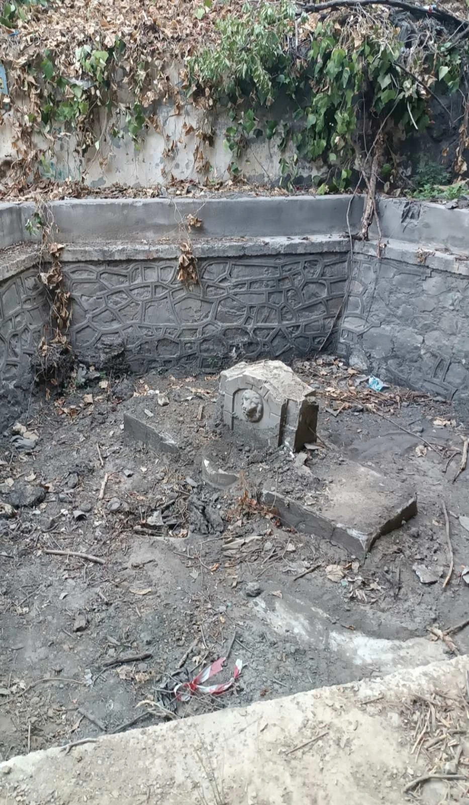 Η πηγή κατά την πρώτη προσπάθεια ανάδειξης με τη βοήθεια και της ΕΥΑΘ