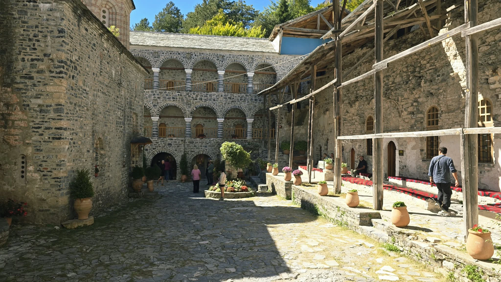 moniagioudionusiou.jfif?v=0