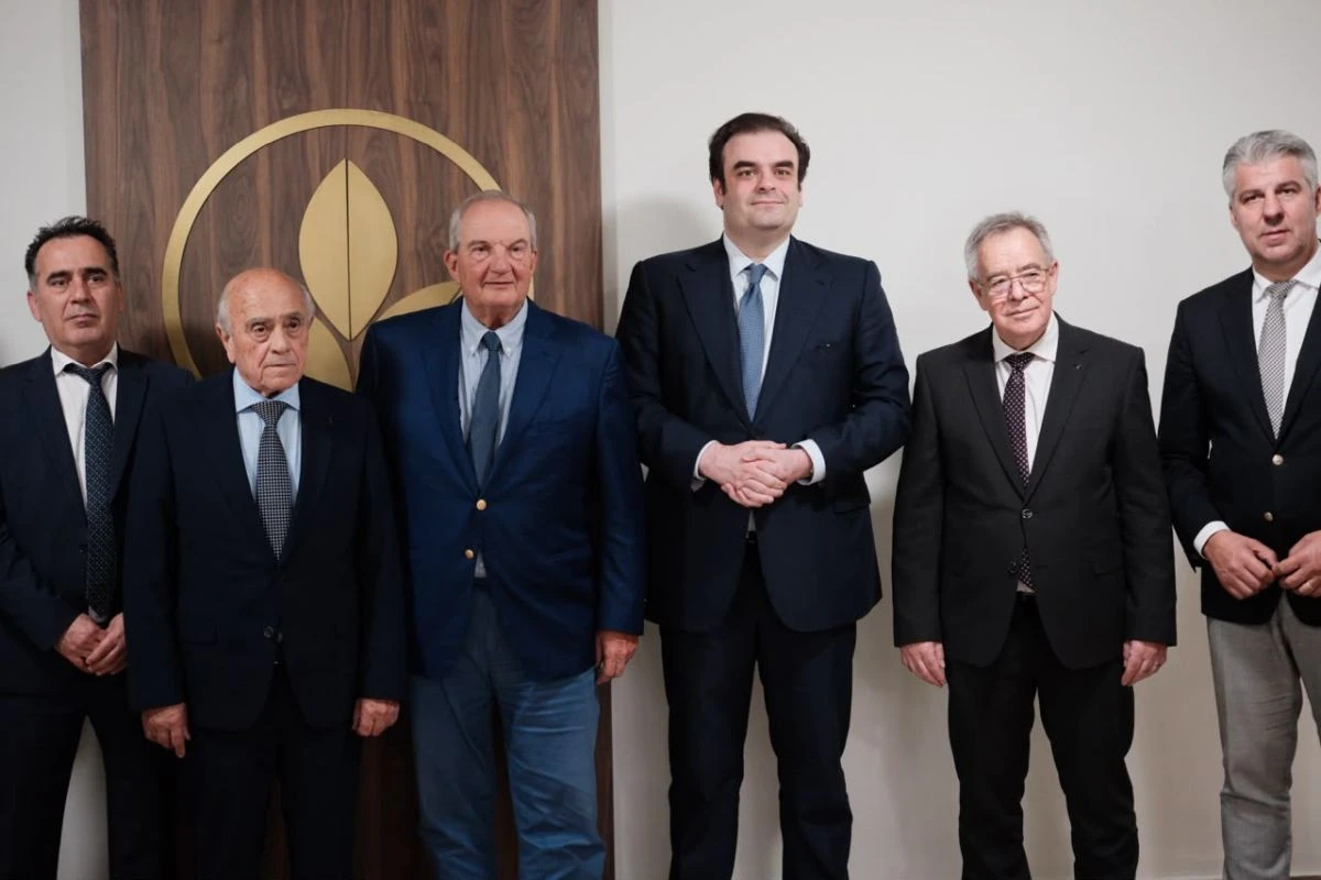 pierrakakis-seke-karamanlis-oktovrios-2026-440401.jpg?v=0