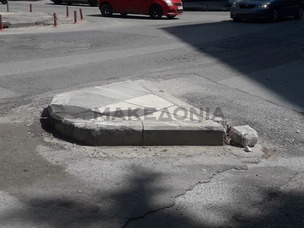 nisida-toumpa-diastaurosi-graspedo-kommati.jpg