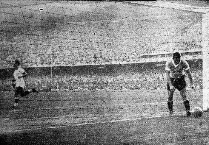 wc-50-final-gol-friaca-obdulio-retira-la-pelota-del-arco.jpg