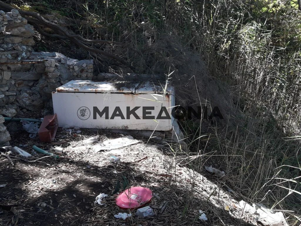 Παρατημένη οικιακή συσκευή στα Στάγειρα Χαλκιδικής