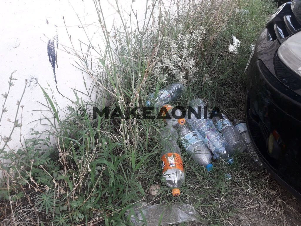 Σκουπίδια στην παραλία της Γουργουρούς