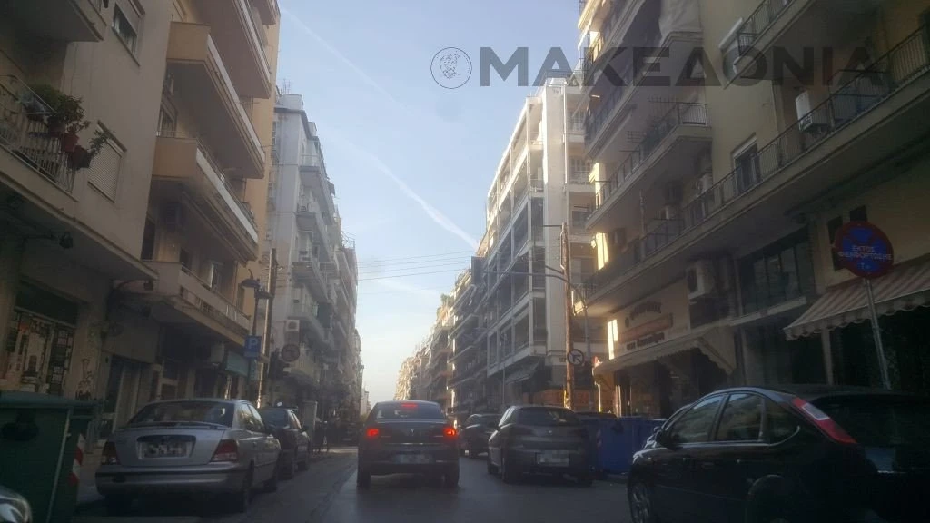 Φωτεινός σηματοδότης στην οδό Κασσάνδρου