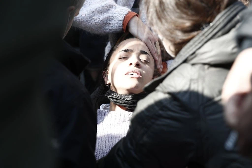 Φοιτήτρια λιποθυμά-Εικόνα ΑΠΕ-ΜΠΕ