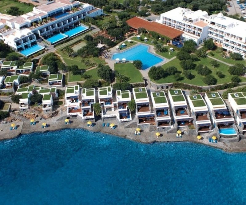 xenodoxeio-dipla-se-thalassa.jpg
