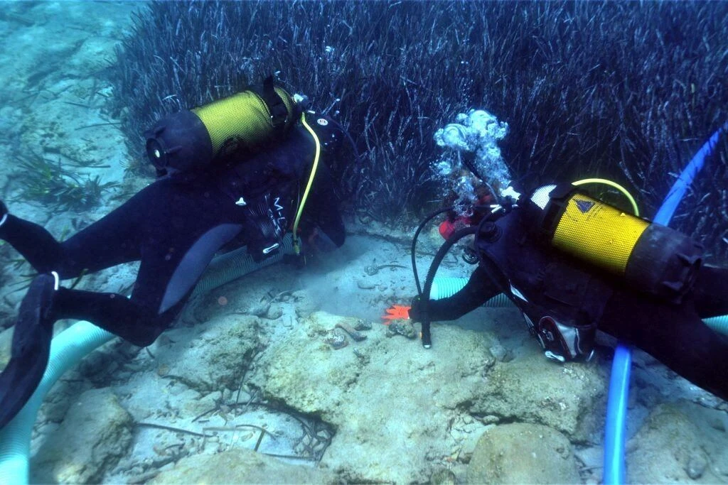 enalia-arxaiotita-olountos-dytes.jpg